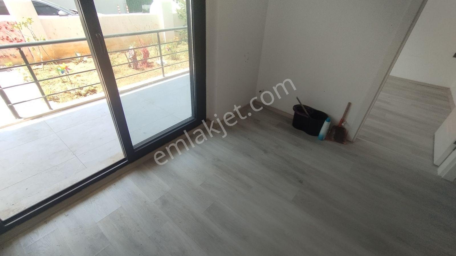 İlkon'dan Foça'da Yeni Binada Uzun Dönem Kiralık 1+1 Daire - Görsel 25