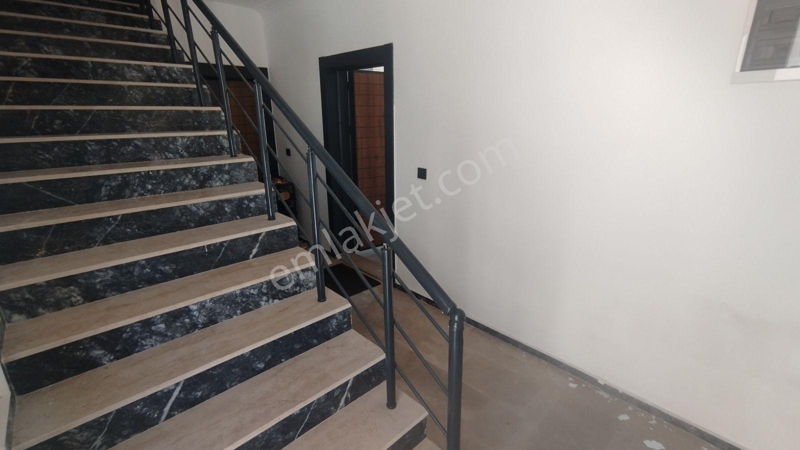İlkon'dan Foça'da Yeni Binada Uzun Dönem Kiralık 1+1 Daire - Görsel 29
