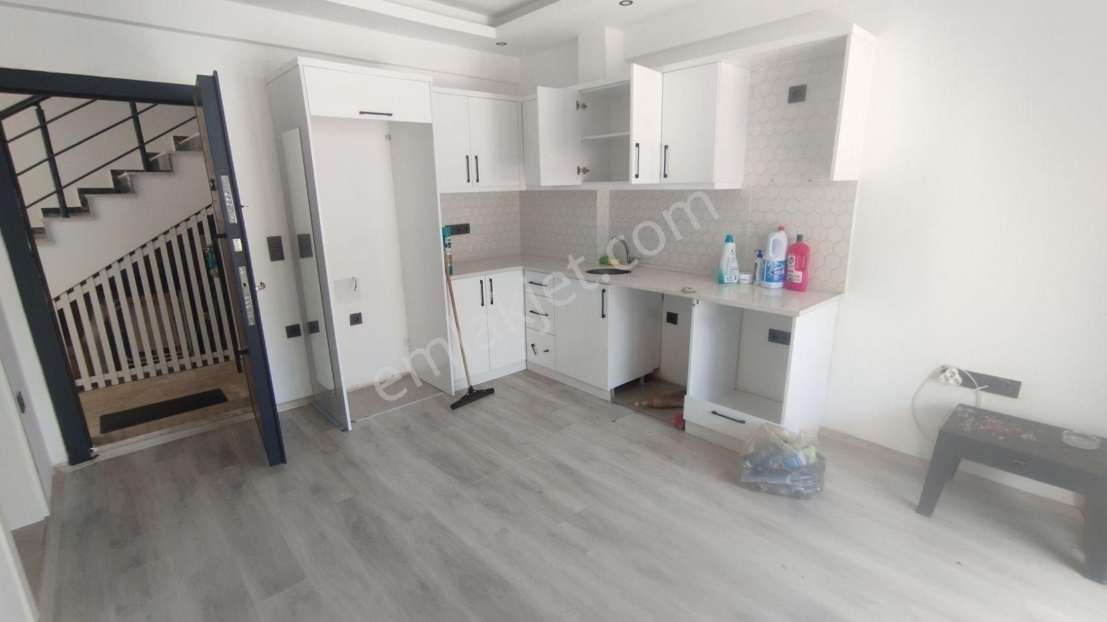 İlkon'dan Foça'da Yeni Binada Uzun Dönem Kiralık 1+1 Daire - Görsel 26