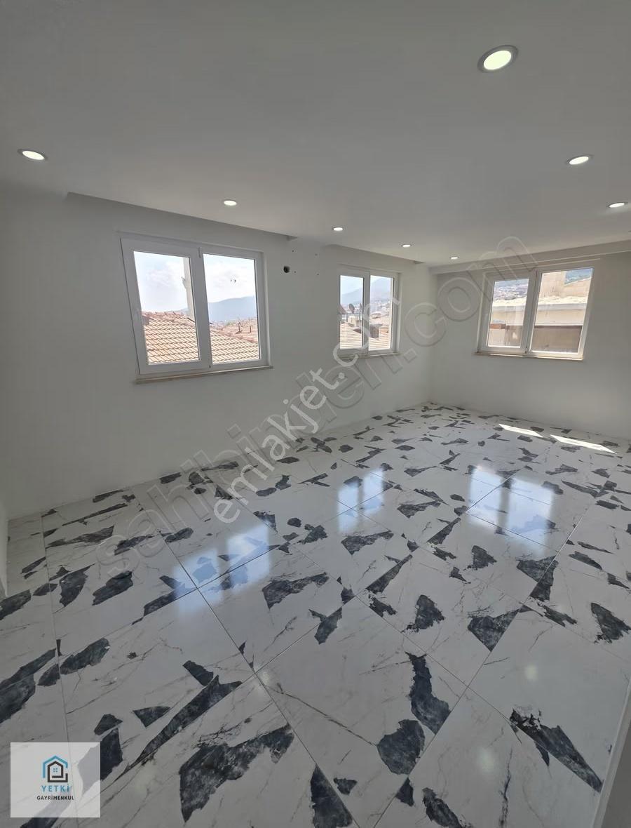 Zeytinköy Mevkinde Ferah Kullanım Alanına Sahip 2+1 Kiralık - Görsel 11