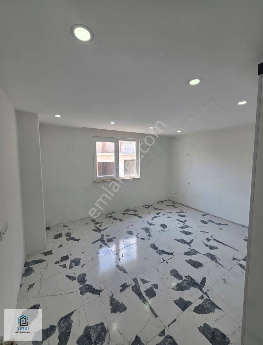 Zeytinköy Mevkinde Ferah Kullanım Alanına Sahip 2+1 Kiralık - Görsel 3