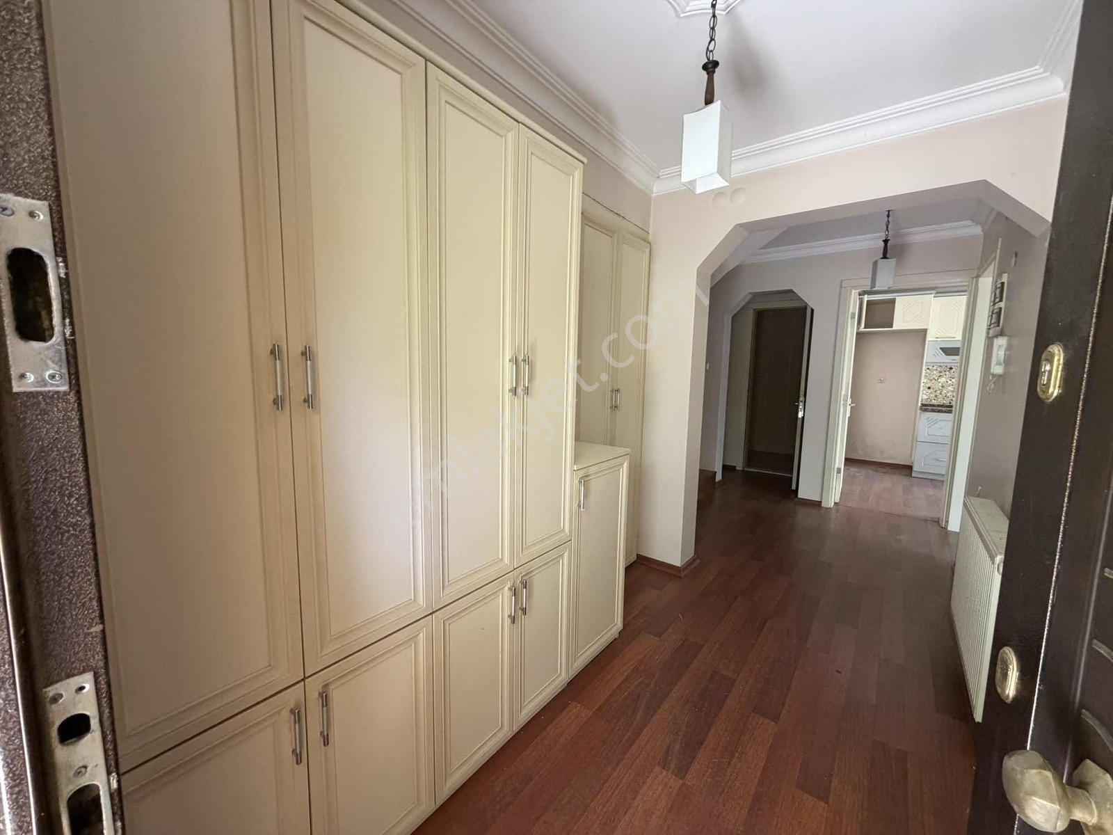 Özgün Gm'den Güzelyurt'ta Geniş Bahçeli Kiralık 5+1 Villa - Görsel 3
