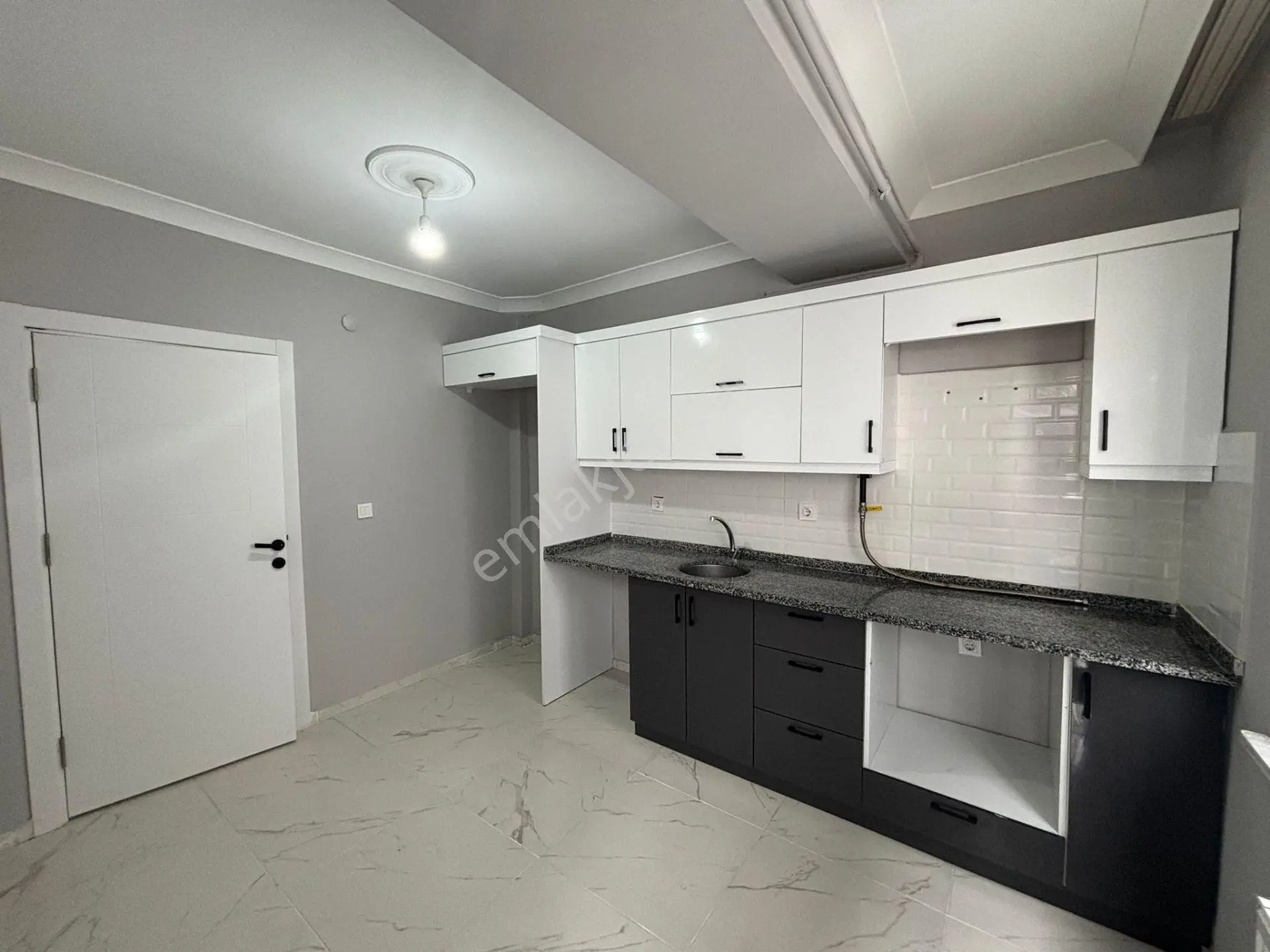 **eryıldız Gayrimenkul'den**okullar Bölgesinde Kiralık Lüks 2+1*