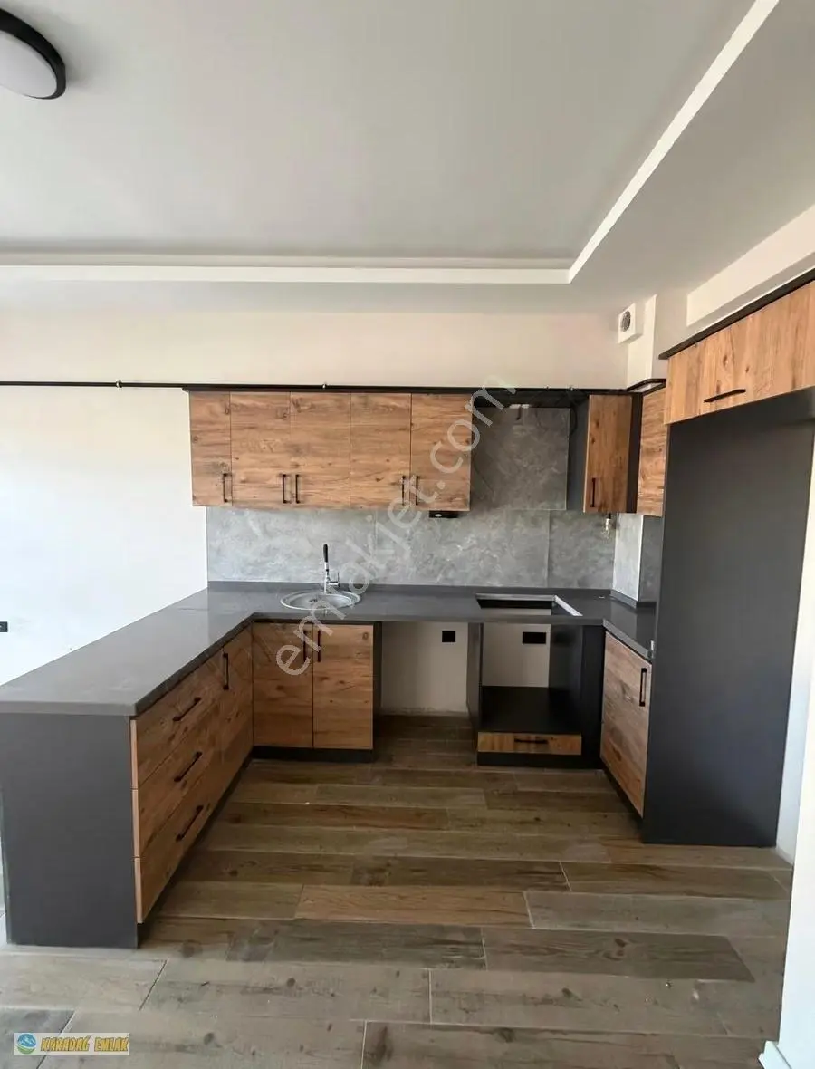 Karadağ Gayrimenkulden Üniversiteye Yakın Kiralık Dükkan