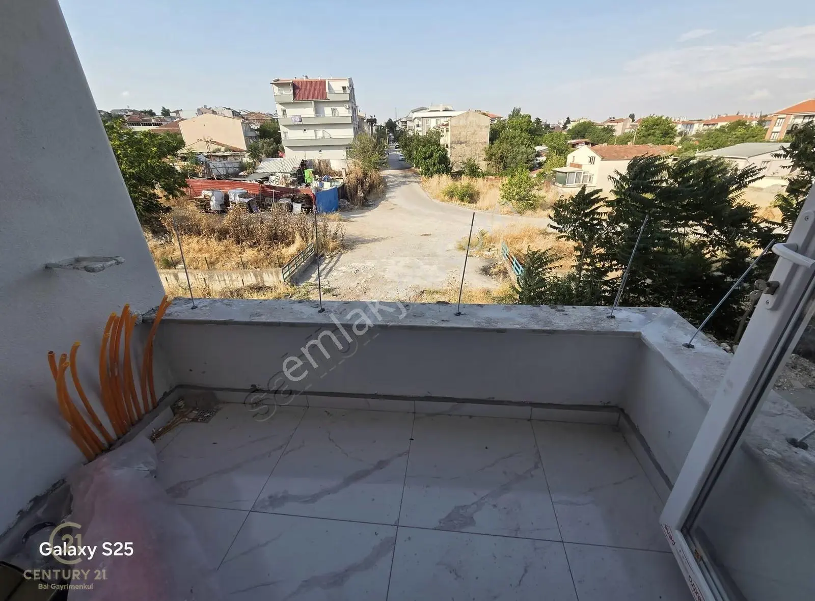 Century21 Bal'dan Gop'ta Kiralık Açık Mutfak 2+1 Daire
