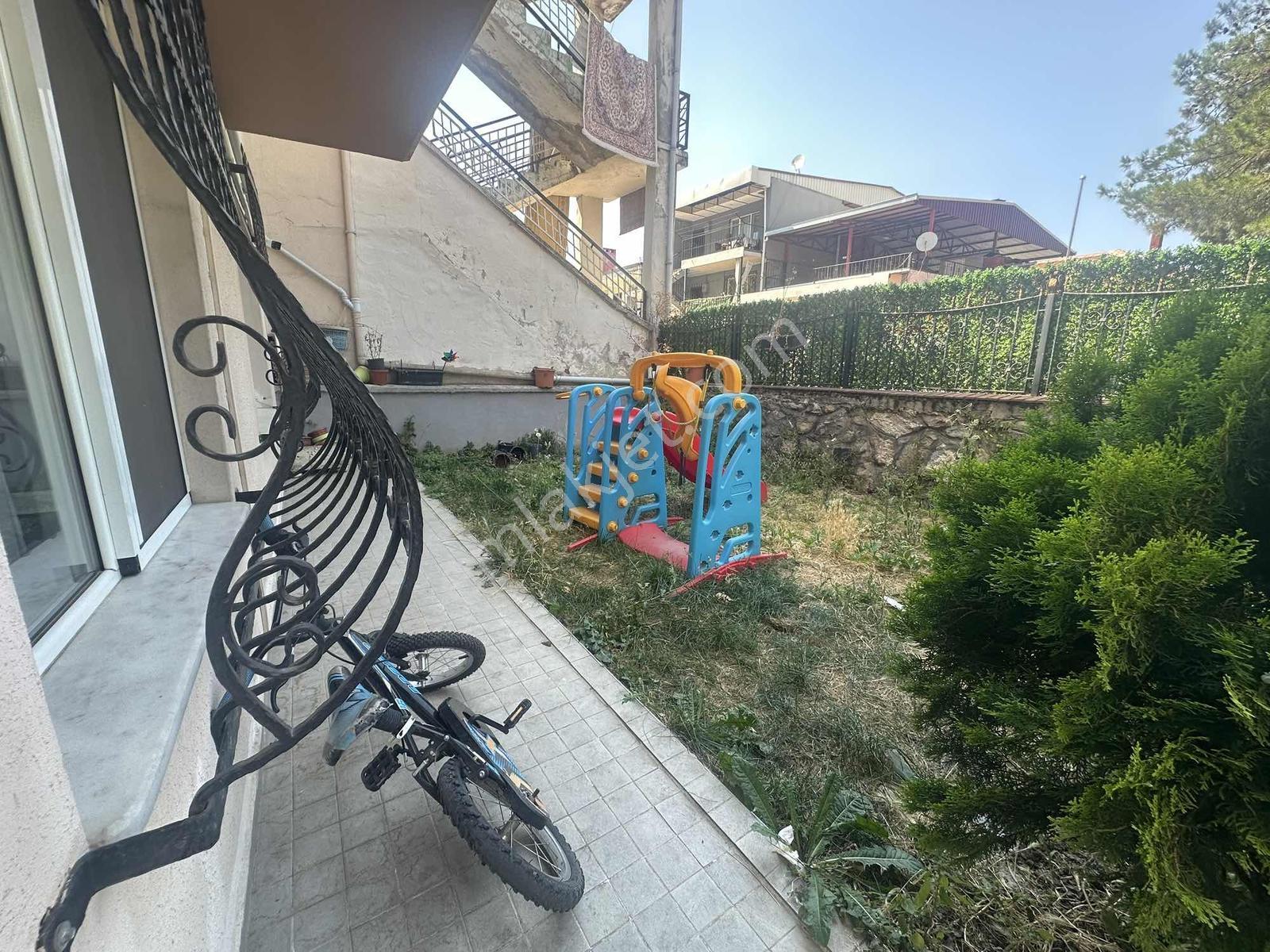 Şehir Merkezinde Ön Ve Arka Bahçesi Olan Müstakil Satılık Ev - Görsel 6