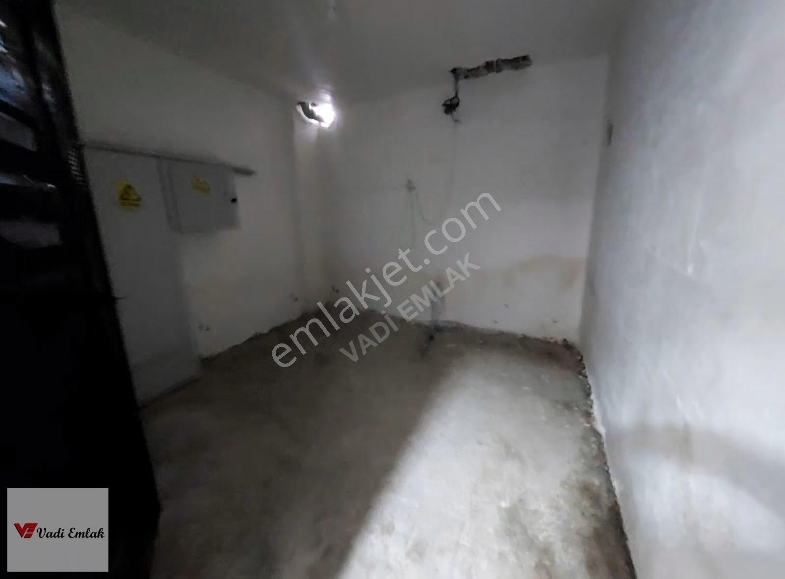 Ana Cadde Üzerinde Geniş Kiralık Geniş Depo | Vadi Emlak