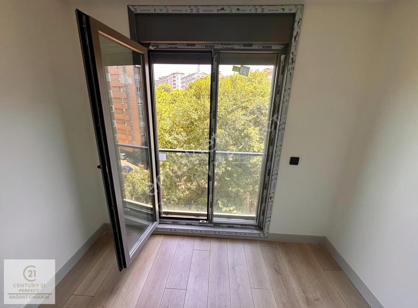 Koşuyolu Validebağ Sitesi Yüksek Katta 3+1 Balkonlu Sıfır Daire - Görsel 13