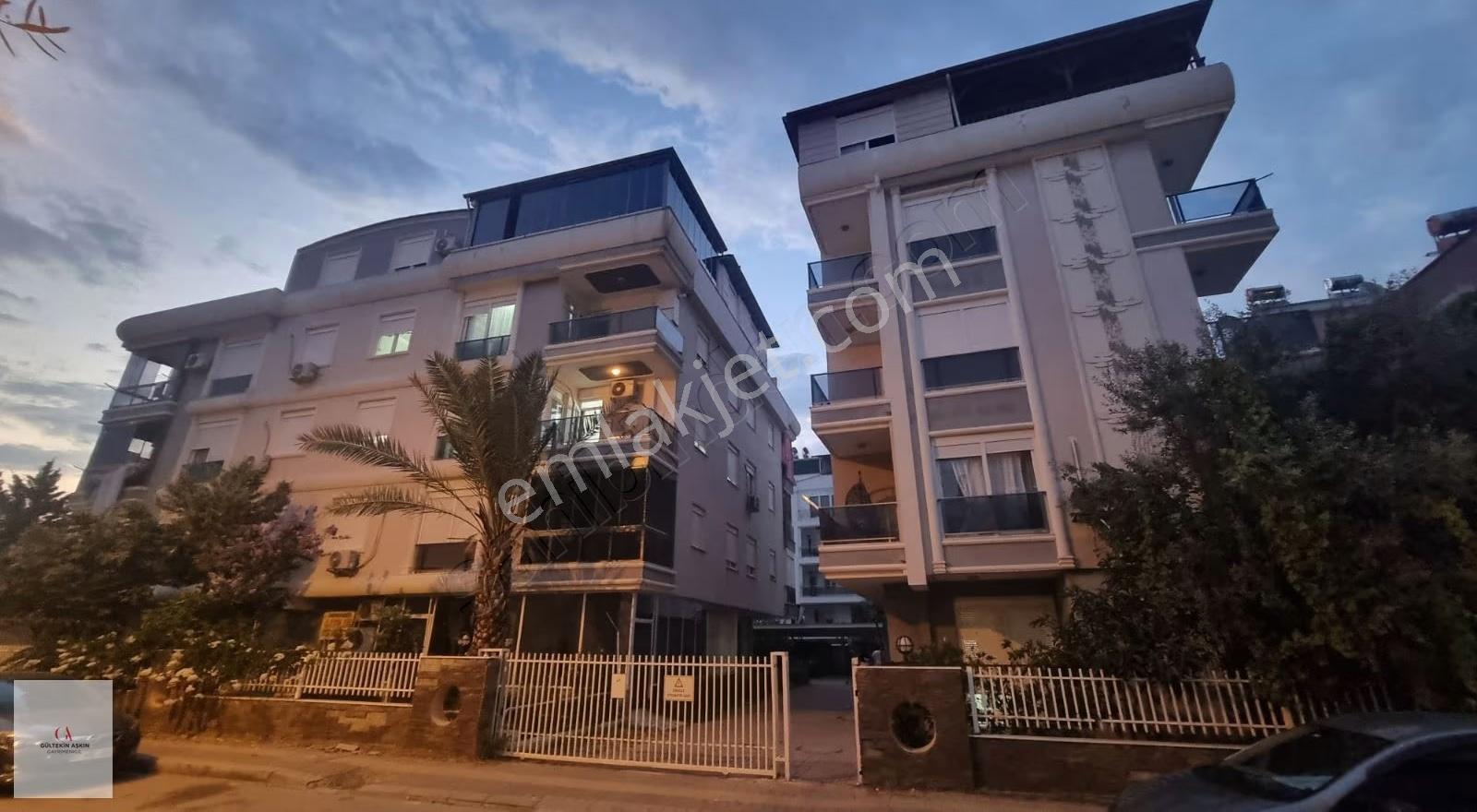 Karşıyaka Lüks Ara Kat Asansörlü 2+1 Satılık Daire