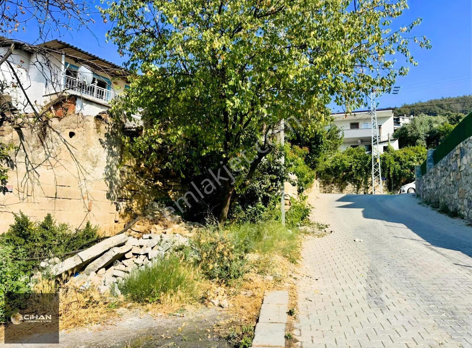 Ağaçlı Köyü Tam Merkez Bahçesi İle Beraber Büyük Arsa
