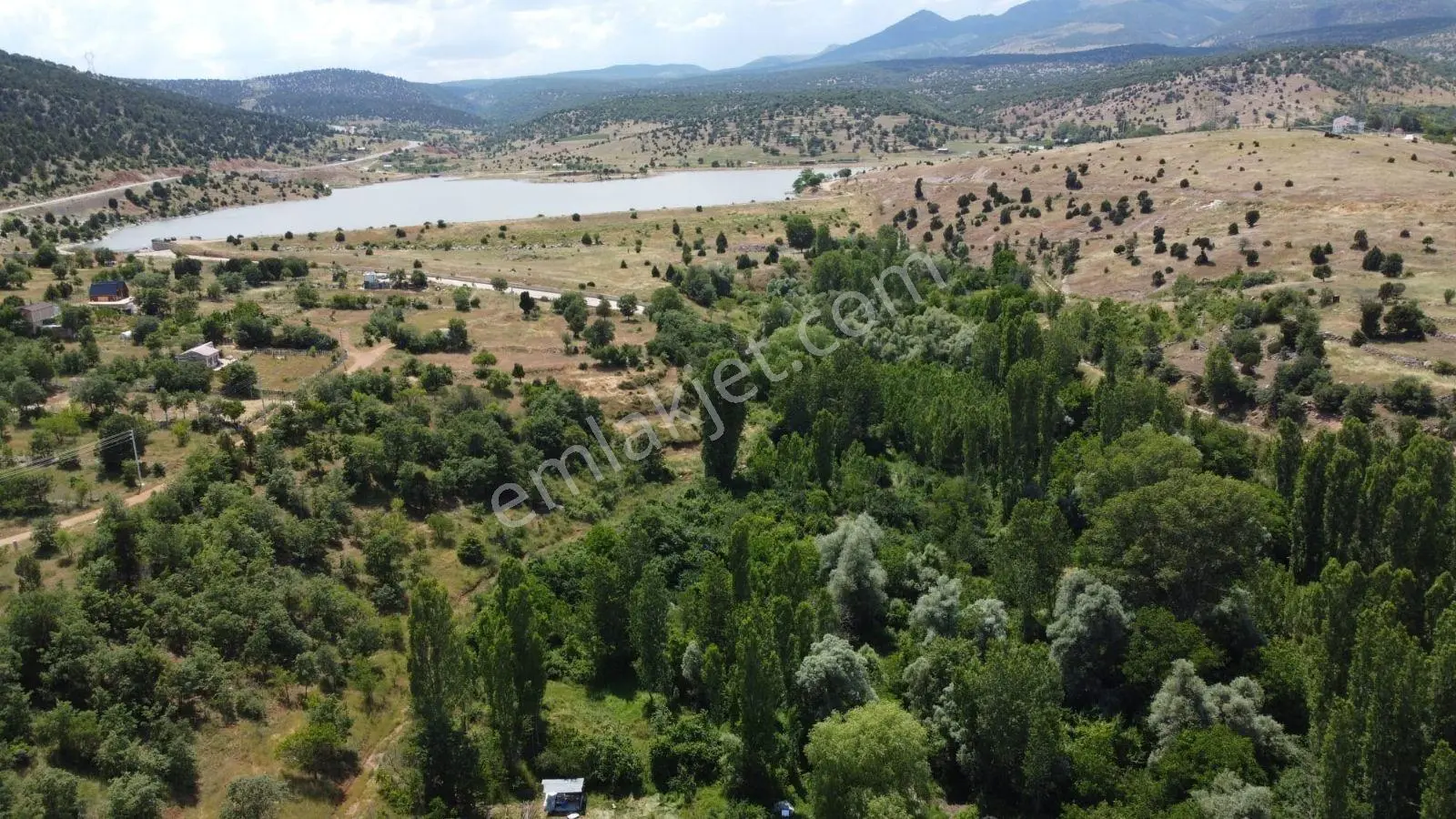 Asfalt Yol Dibi Yerleşimin İçinde Muhteşem Bahçe - Görsel 3