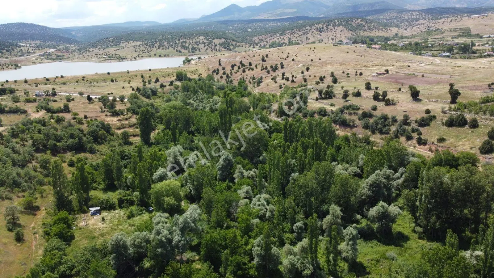 Asfalt Yol Dibi Yerleşimin İçinde Muhteşem Bahçe - Görsel 4