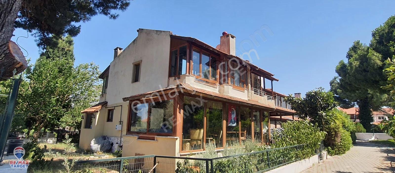 Urla Çeşmealtında Ömer Özkan Tatil Sitesinde 3+1 220 M² Villa - Görsel 8