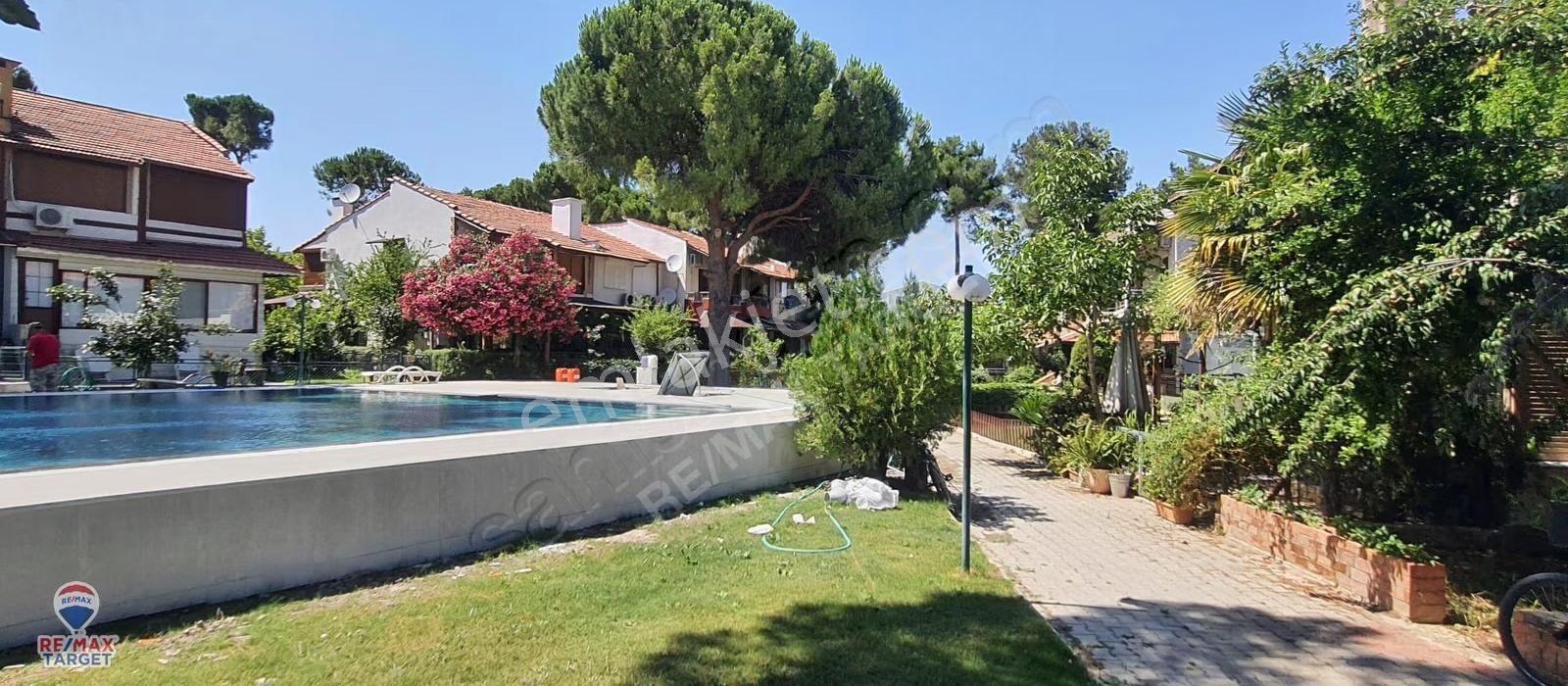 Urla Çeşmealtında Ömer Özkan Tatil Sitesinde 3+1 220 M² Villa - Görsel 13