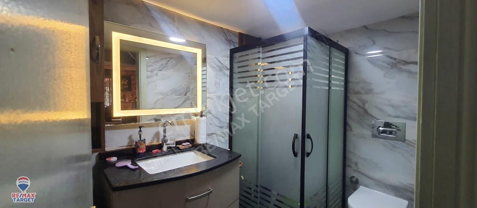 Urla Çeşmealtında Ömer Özkan Tatil Sitesinde 3+1 220 M² Villa - Görsel 11