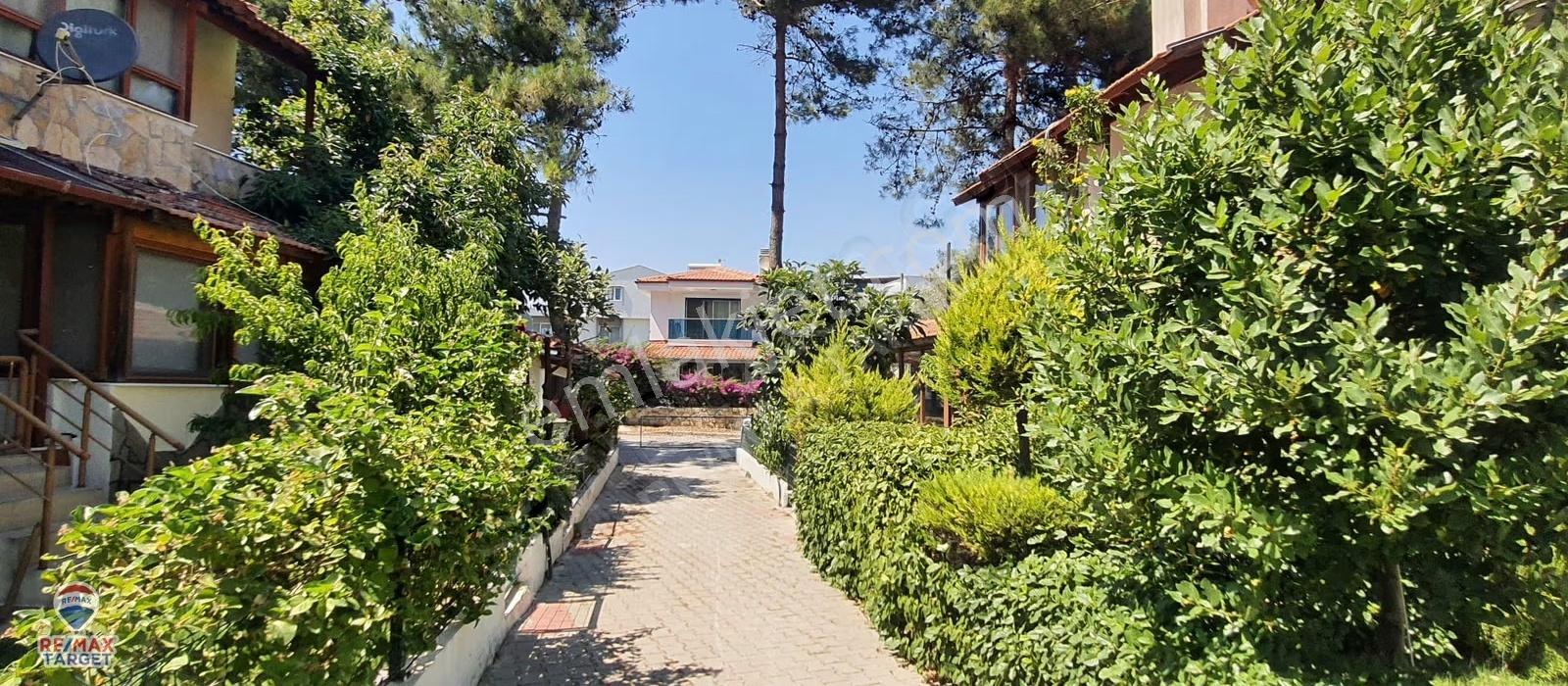 Urla Çeşmealtında Ömer Özkan Tatil Sitesinde 3+1 220 M² Villa - Görsel 22