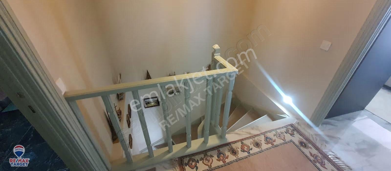 Urla Çeşmealtında Ömer Özkan Tatil Sitesinde 3+1 220 M² Villa - Görsel 21