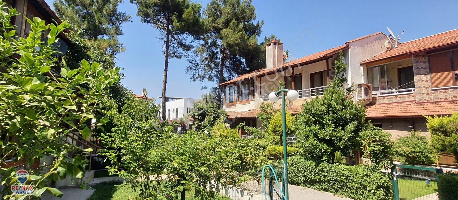 Urla Çeşmealtında Ömer Özkan Tatil Sitesinde 3+1 220 M² Villa - Görsel 10