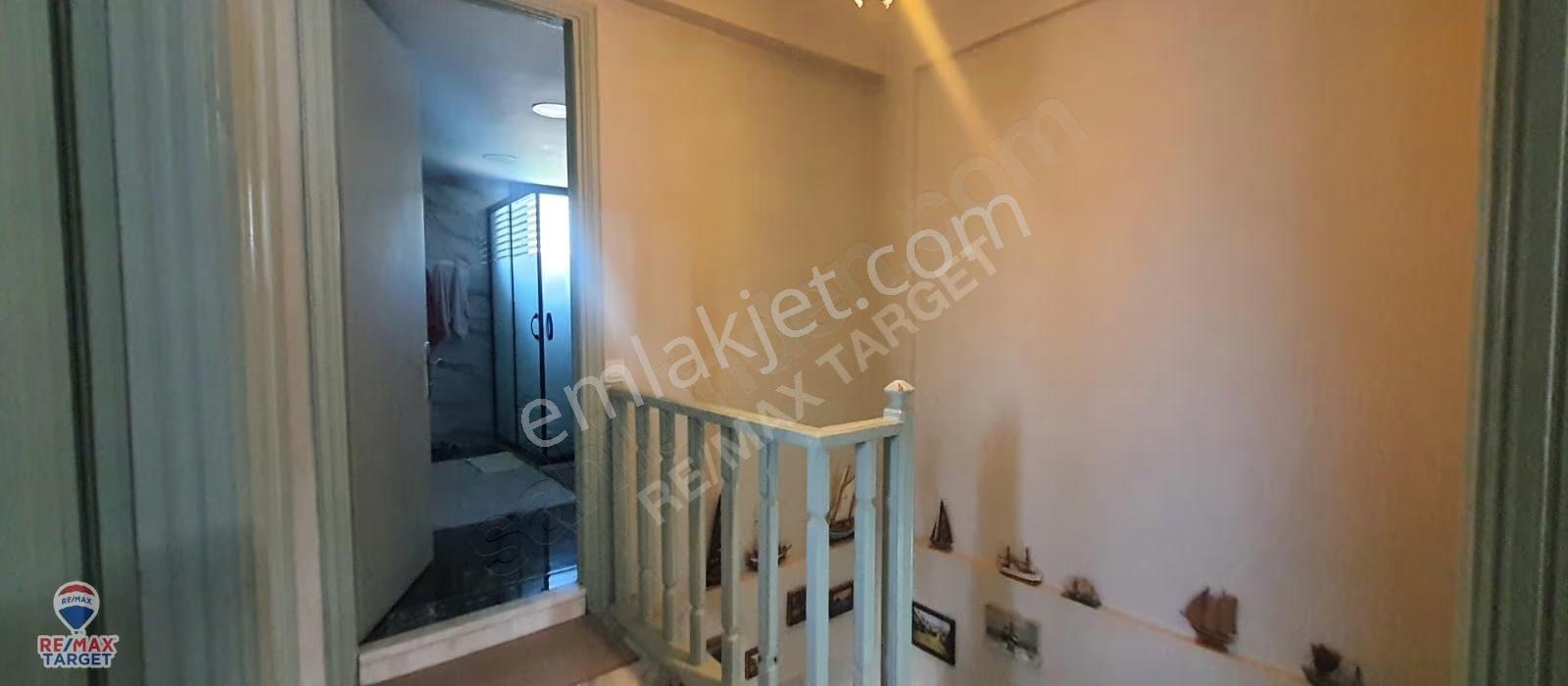 Urla Çeşmealtında Ömer Özkan Tatil Sitesinde 3+1 220 M² Villa - Görsel 5