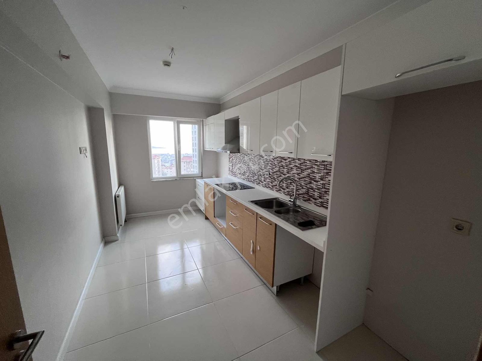 Maltepe Zümrütevler Marmaroom Sitesi 2+1 98 M2 Deniz Manzaralı