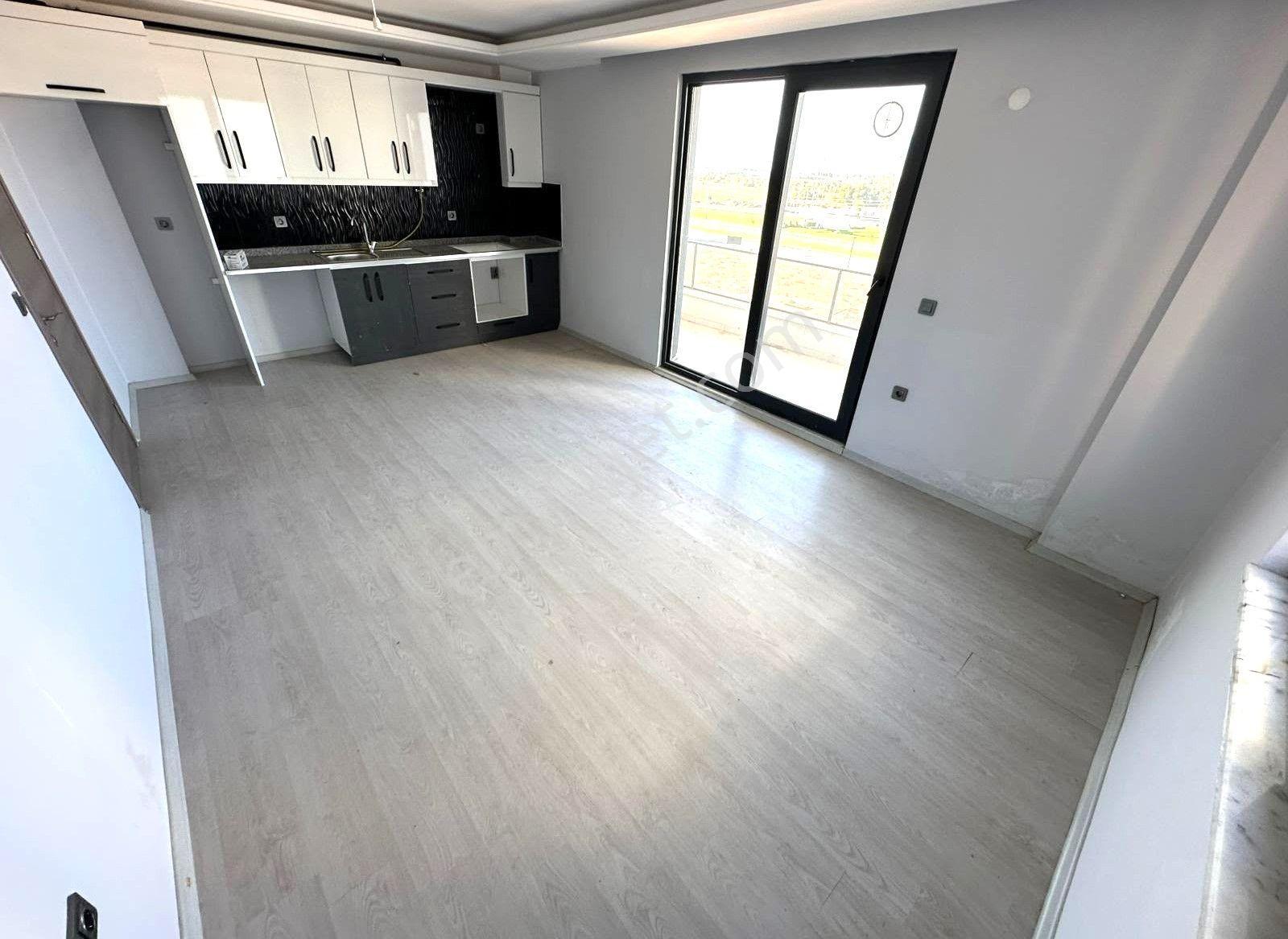 Aktiften Cumhuriyette Hem Yatırımlık Hem Oturumluk Önü Kapanmaz 2+1 Açık Mutfak Satılık Daire