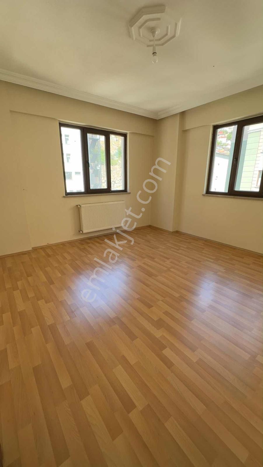 Okan Emlak'tan Someren Apartmanı'nda Kiralık 3+1 Daire - Görsel 6