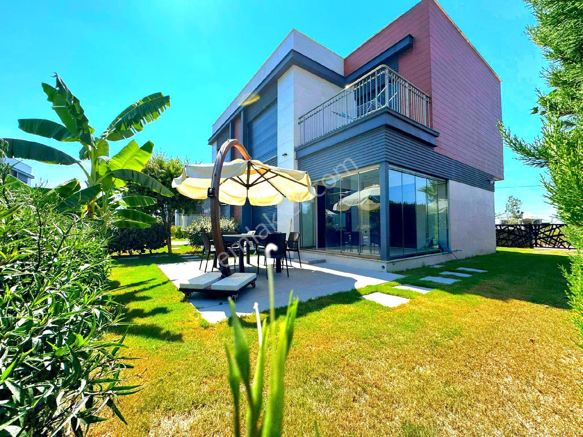 Kuşadasında Havuzlu Sitede Bahçeli Yazlık - Görsel 4