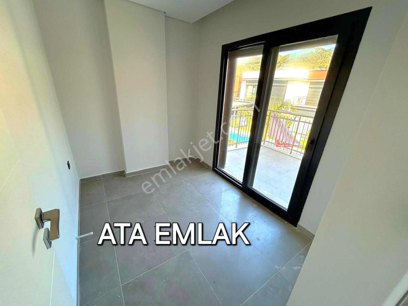 Kuşadasında Havuzlu Sitede Bahçeli Yazlık - Görsel 11