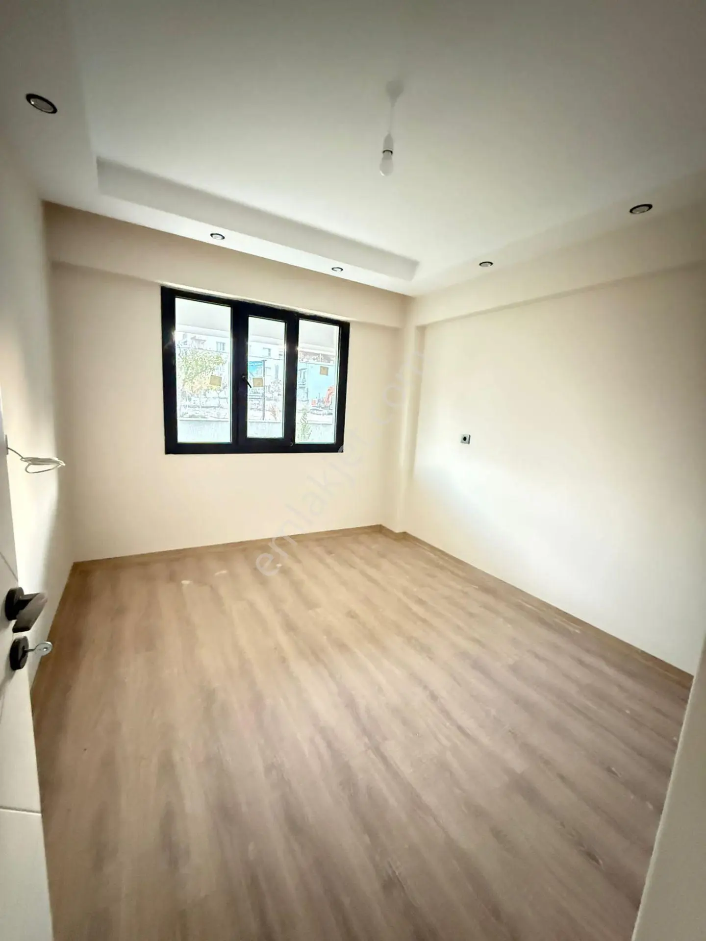 Manisa Alaşehir Alper Gayrimenkulden Pera Rezidansta Kiralık 2+1 Açık Mutfak Daire