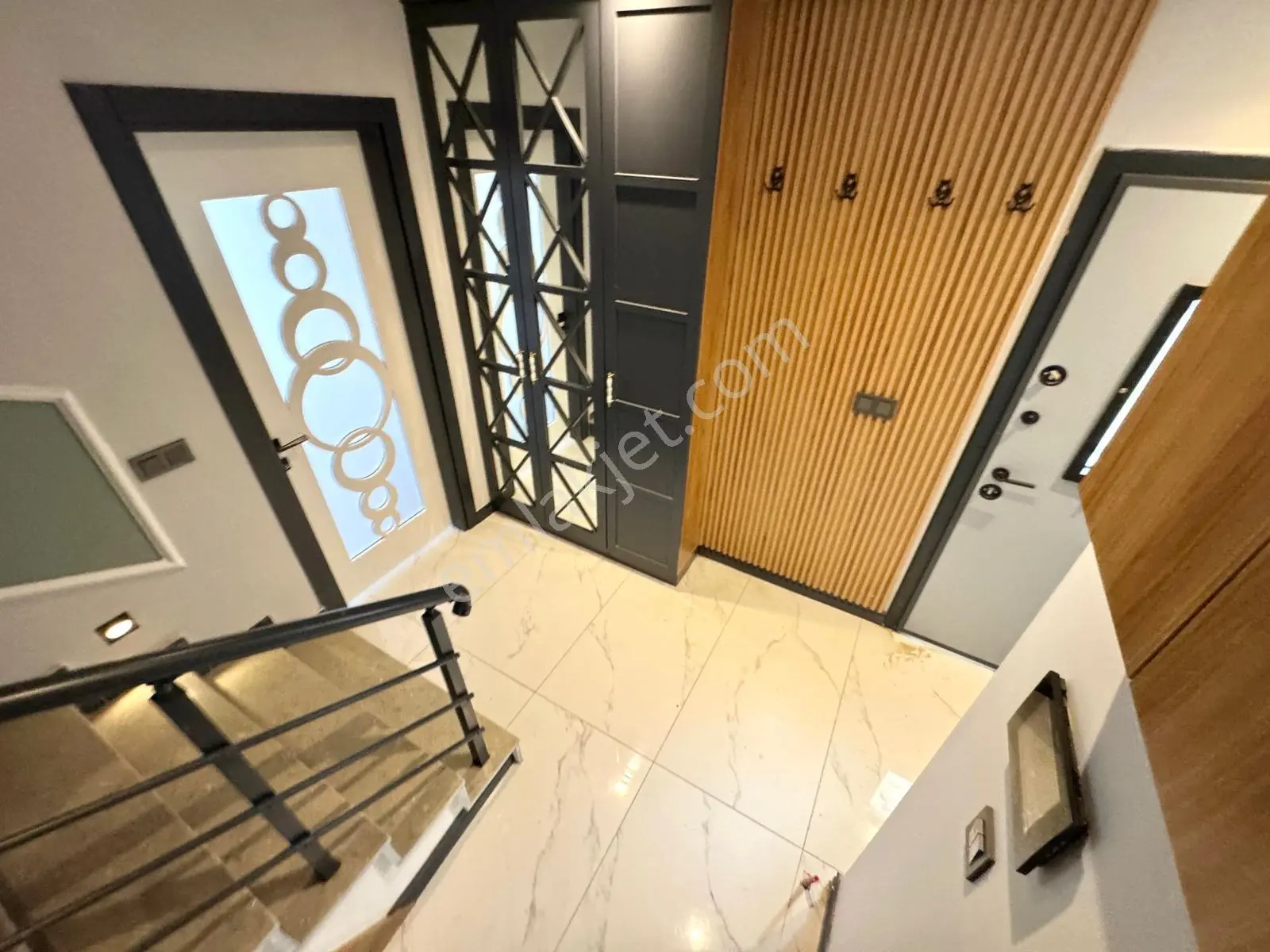 Referans'tan Zeytinli'de Doğa Manzaralı Ön Cephe Modern Tasarımlı 4+1 Villa - Görsel 24