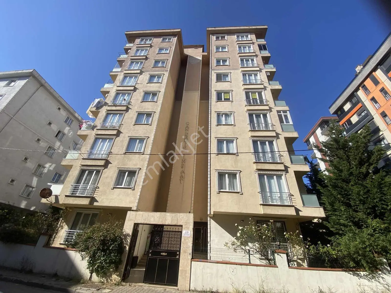 Çekmeköy Aydınlar Mahallesi'nde Ebeveyn Banyolu Asansörlü Daire