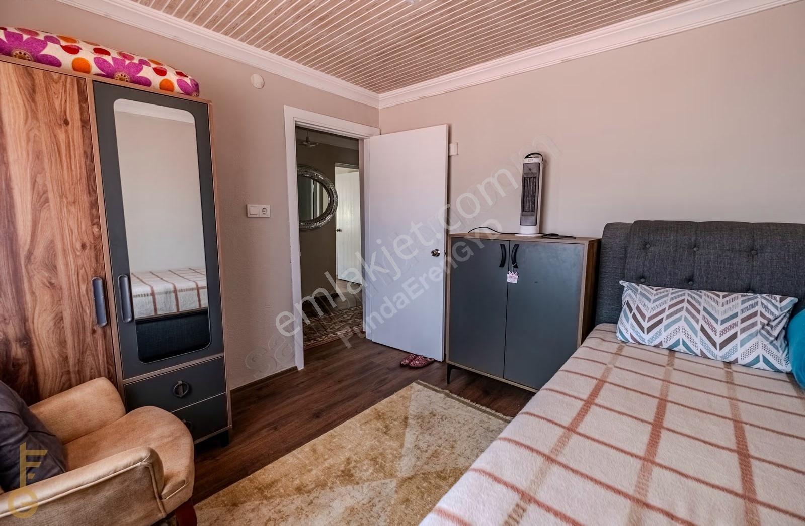 Yakaköy'de Müstakil Ev Ve 1471 M² Arsası
