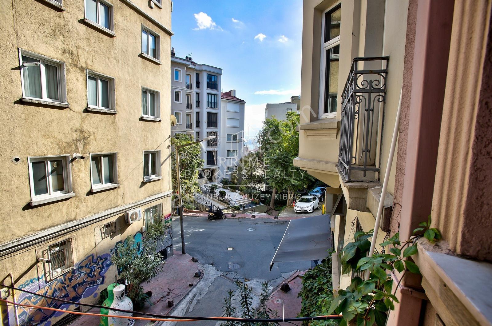 Cihangir'de Tarihi Dokuda Harika Restore Edilmiş Eşyalı Kiralık - Görsel 19