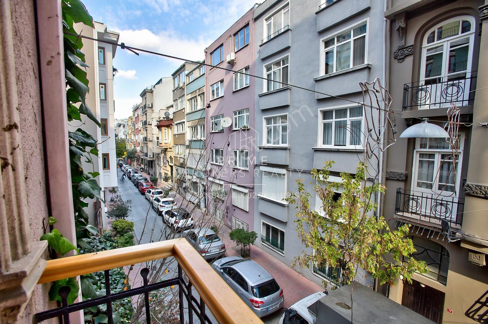 Cihangir'de Tarihi Dokuda Harika Restore Edilmiş Eşyalı Kiralık - Görsel 9