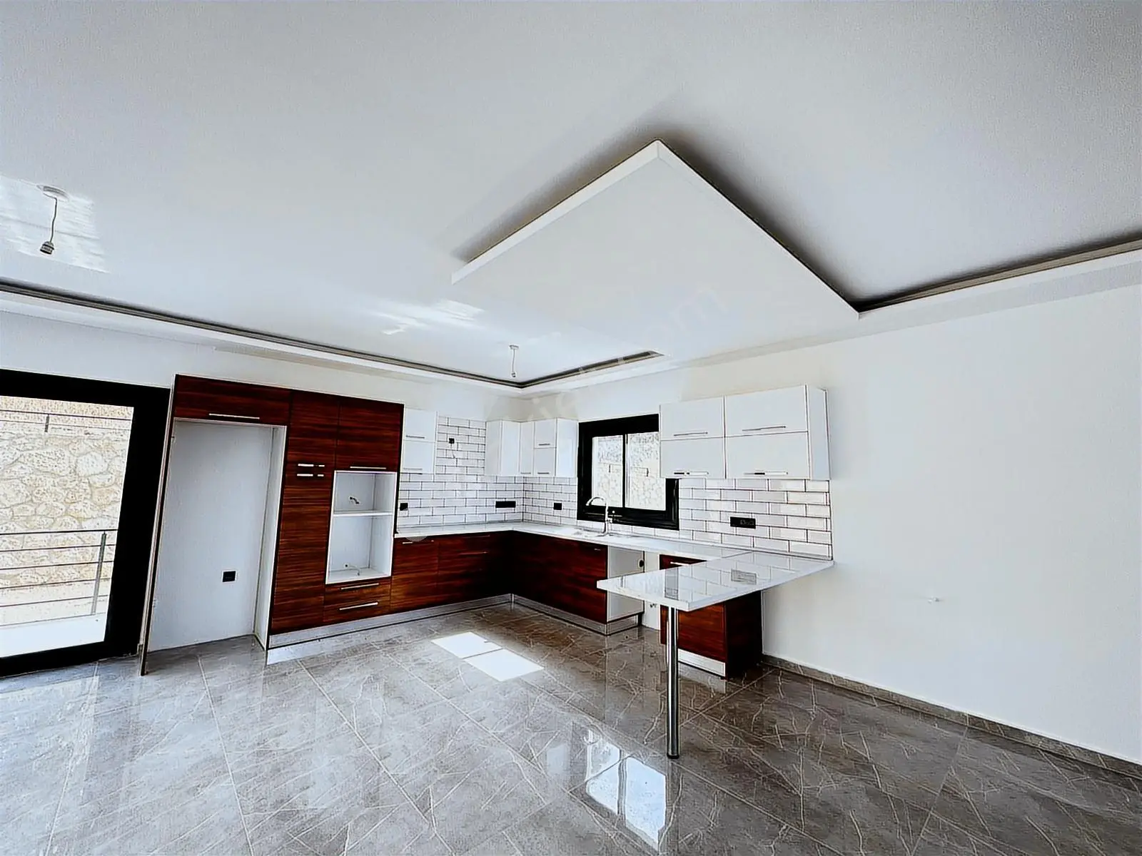 Kktc Girne Çatalköy Yeni Tamamlanmış Site İçerisinde 4+1 Villa