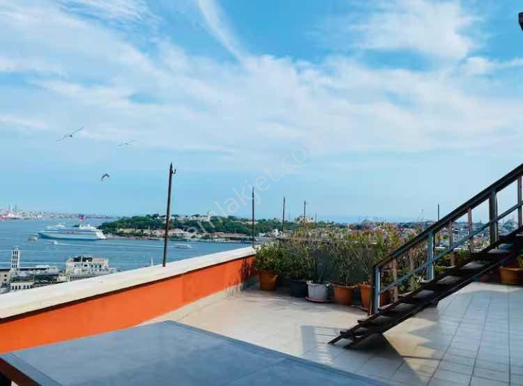 Galatada Muhteşem Manzaralı Teraslı Eşyalı Kiralık Daire !!! - Görsel 17