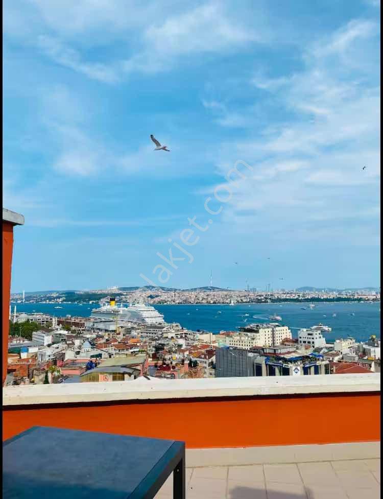 Galatada Muhteşem Manzaralı Teraslı Eşyalı Kiralık Daire !!! - Görsel 3