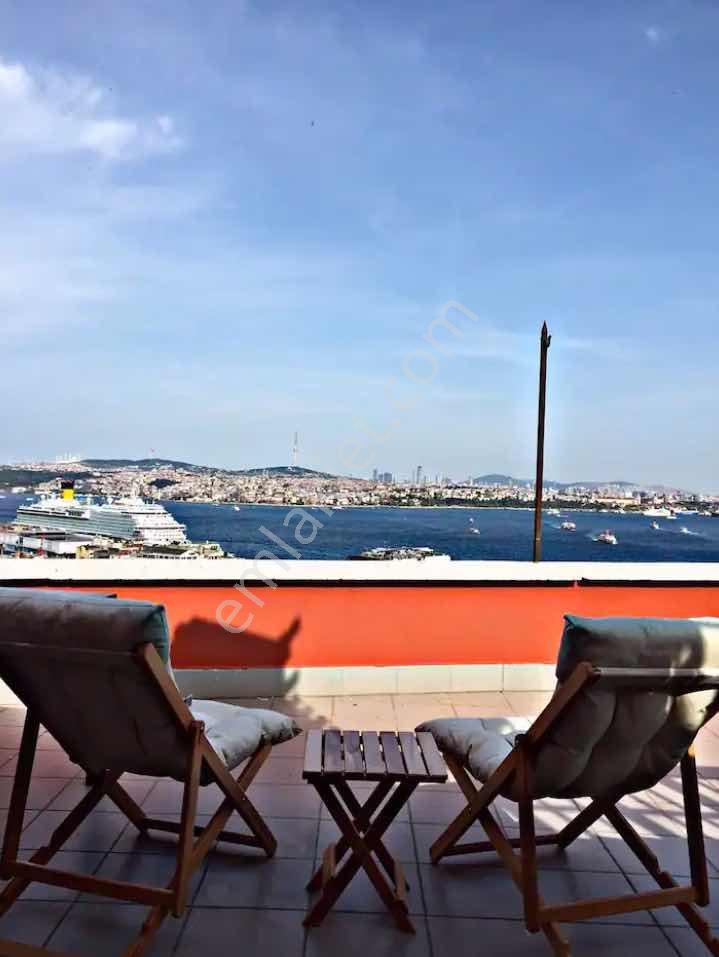 Galatada Muhteşem Manzaralı Teraslı Eşyalı Kiralık Daire !!! - Görsel 24