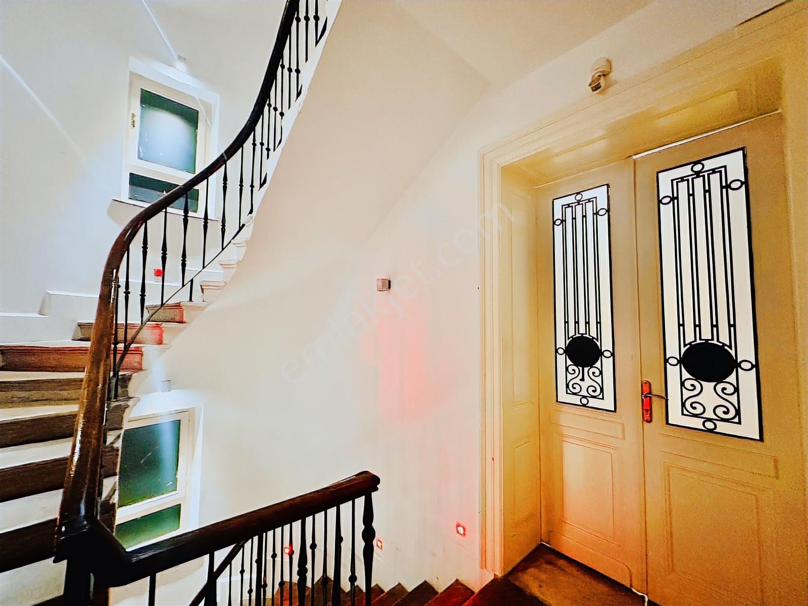 Beyoğlu Odakule'de, Muhteşem Binada Kiralık Katlar - Görsel 6