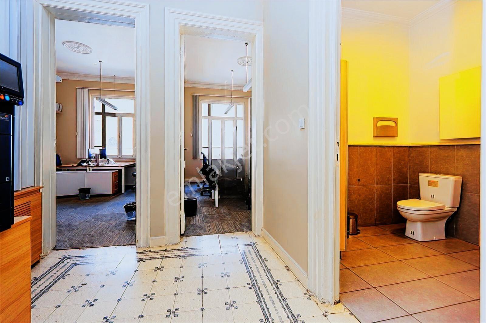 Beyoğlu Odakule'de, Muhteşem Binada Kiralık Katlar - Görsel 24