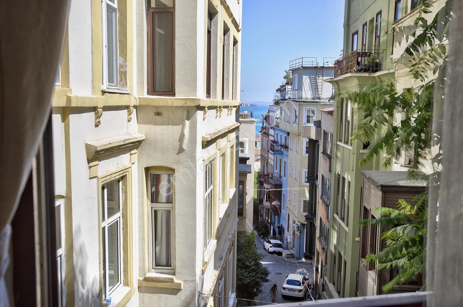 Galata Serdar-ı Ekrem'de Yüksek Tavanlı Tarihi Binada 1+1 - Görsel 4