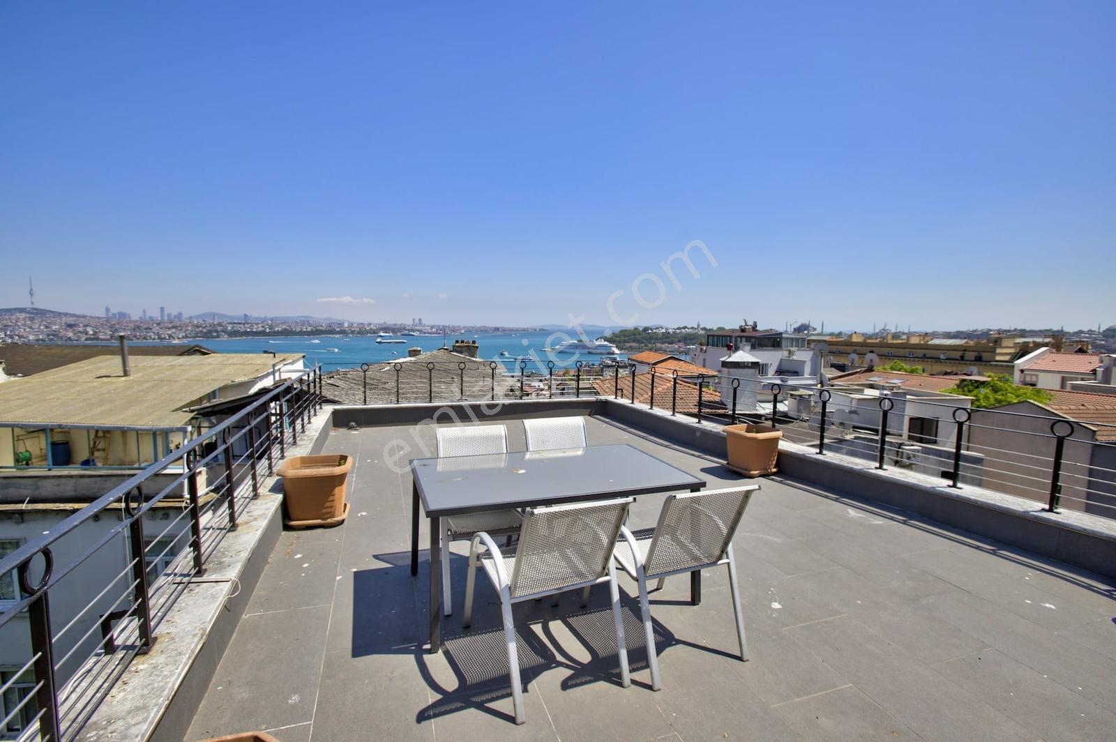 Galata Serdar-ı Ekrem'de Boğaz Manzaralı Teraslı Triplex