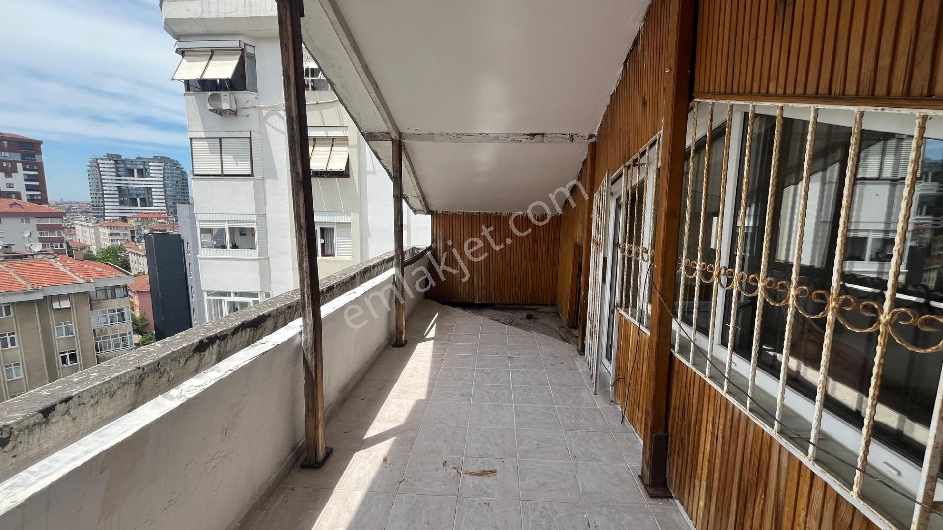Kadıköy Kuyubaşı'nda Merkezi Konumda Geniş 3+1 Satılık Daire - Görsel 24