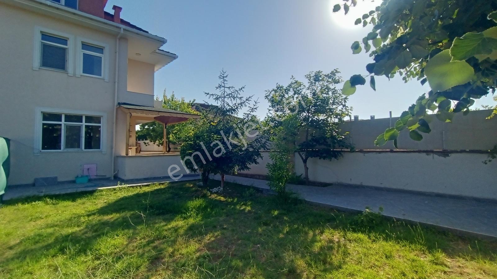 Şile Çavuş Mah. 6+1(3+1) Müstakil Bahçeli Villa