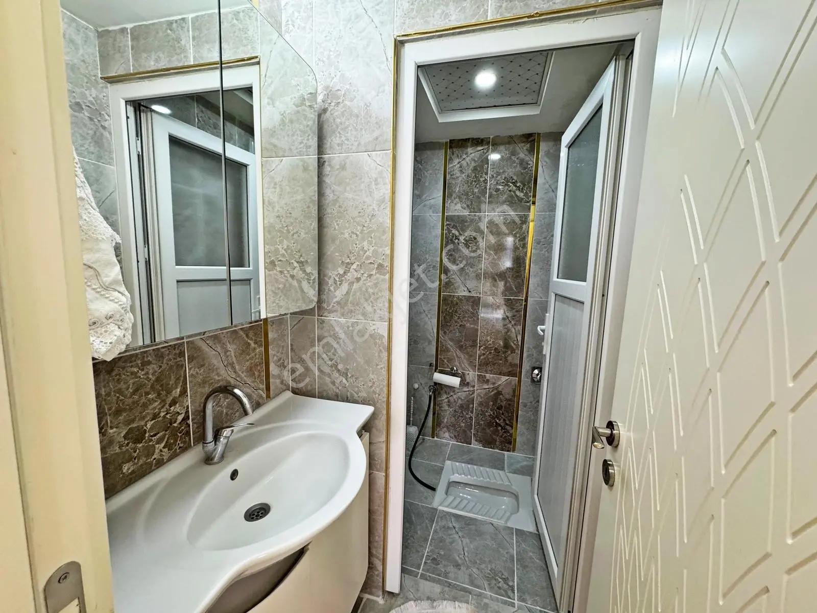 Karacaahmet'te Geniş Oturum Ara Kat Masrafsız Ekstralı 2+1 Daire - Görsel 30