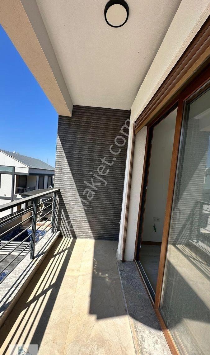 Hisar Mahallesinde Kapalı Otoparklı Havuzlu Panoramik Deniz Manzaralı 5+1 Ayrı Mutfak Villa - Görsel 8