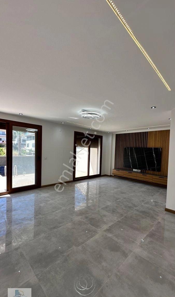 Hisar Mahallesinde Kapalı Otoparklı Havuzlu Panoramik Deniz Manzaralı 5+1 Ayrı Mutfak Villa - Görsel 13