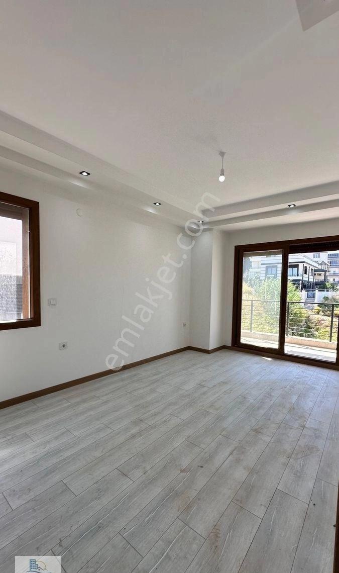 Hisar Mahallesinde Kapalı Otoparklı Havuzlu Panoramik Deniz Manzaralı 5+1 Ayrı Mutfak Villa - Görsel 10