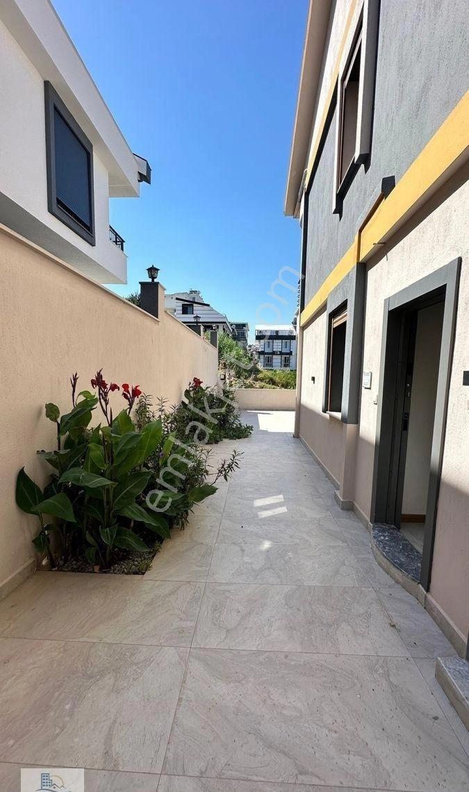 Hisar Mahallesinde Kapalı Otoparklı Havuzlu Panoramik Deniz Manzaralı 5+1 Ayrı Mutfak Villa - Görsel 20