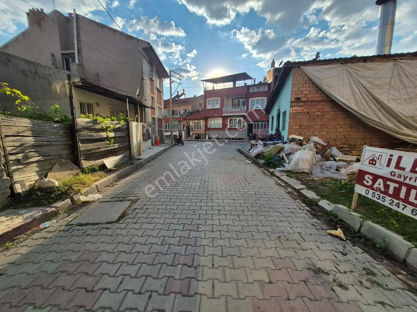 İlbey // Şuhut Merkez "iplik" Mahallesinde Satılık 165 M² Arsa - Görsel 3